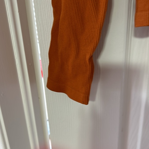 Top - Picture 2 of 4